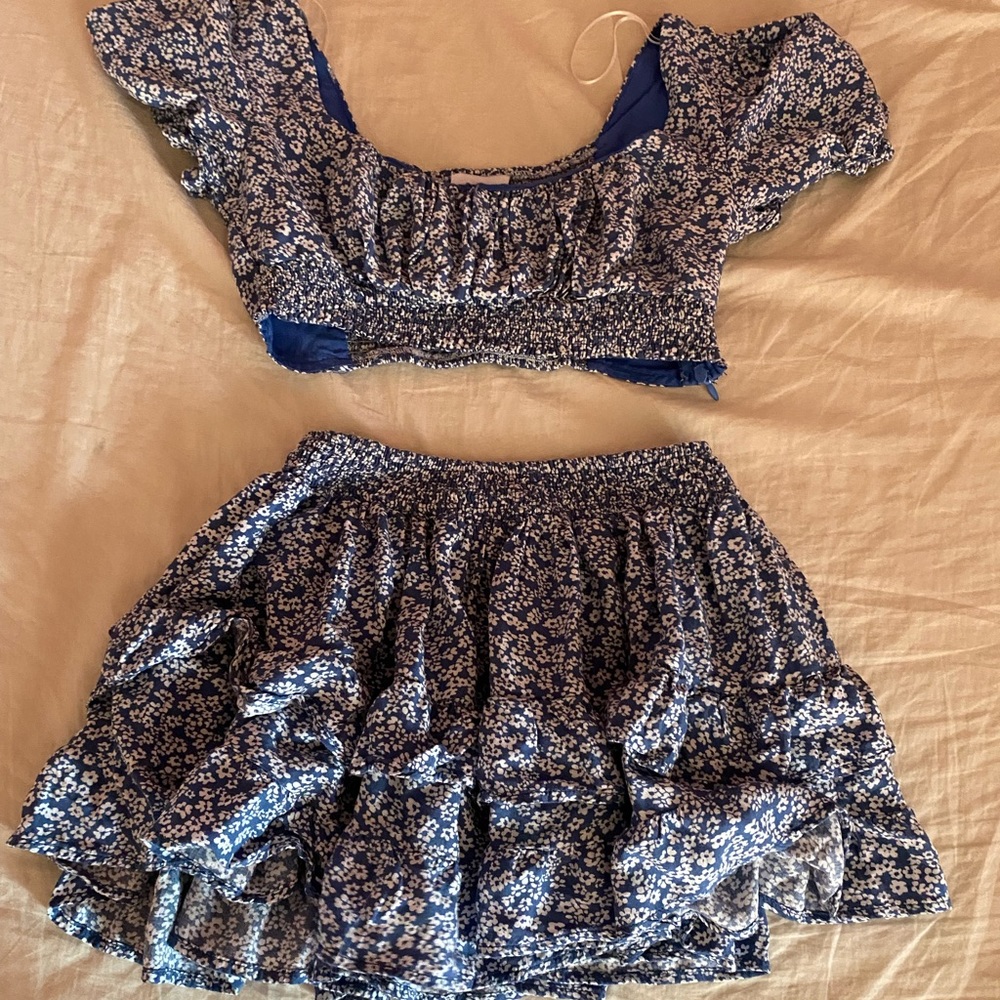 Floral blue and white two piece set size small